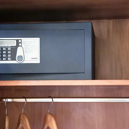 Aquila Отель 3*