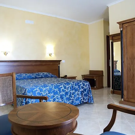 Отель Aquila 3*