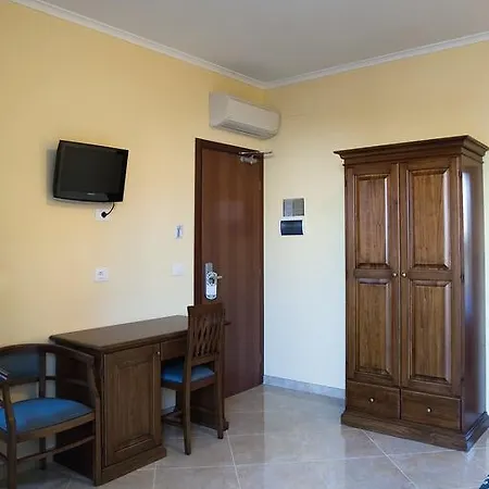 Aquila 3* Априлия